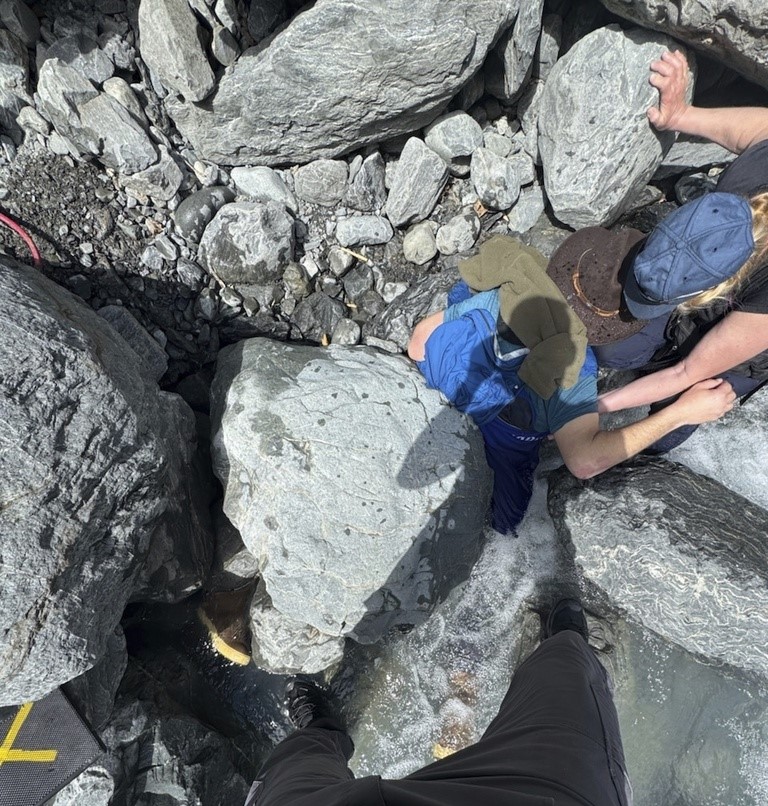 Αλάσκα: Από θαύμα σώθηκε άνδρας που παγιδεύτηκε για τρεις ώρες κάτω από βράχο 318 κιλών