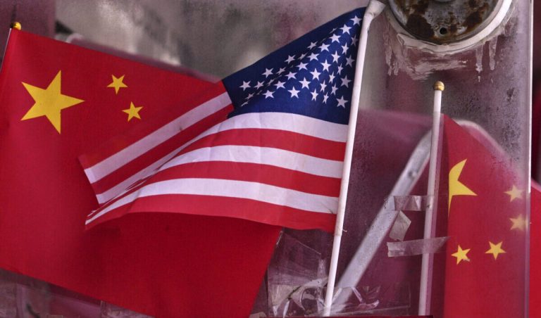 ΗΠΑ και Κίνα θα αναστείλουν για 90 ημέρες μέρος των τιμωρητικών τελωνειακών δασμών τους