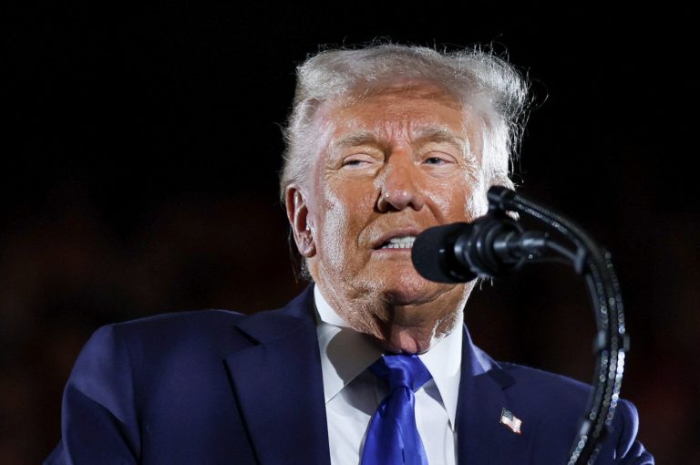 Ντόναλντ Τραμπ για το μεταναστευτικό: «Δεν ξέρω αν πρέπει να τηρήσω το Σύνταγμα»