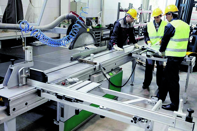 Οι μισοί εργαζόμενοι στην Ελλάδα δουλεύουν επιπλέον ώρες χωρίς έξτρα αμοιβή – Έρευνα του ΙΝΕ ΓΣΕΕ