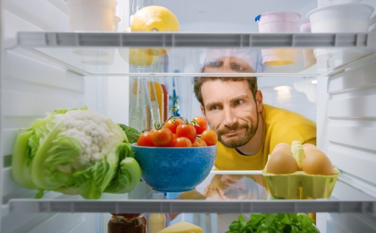 Ο λόγος που δεν πρέπει να βάζετε τις ντομάτες στο ψυγείο