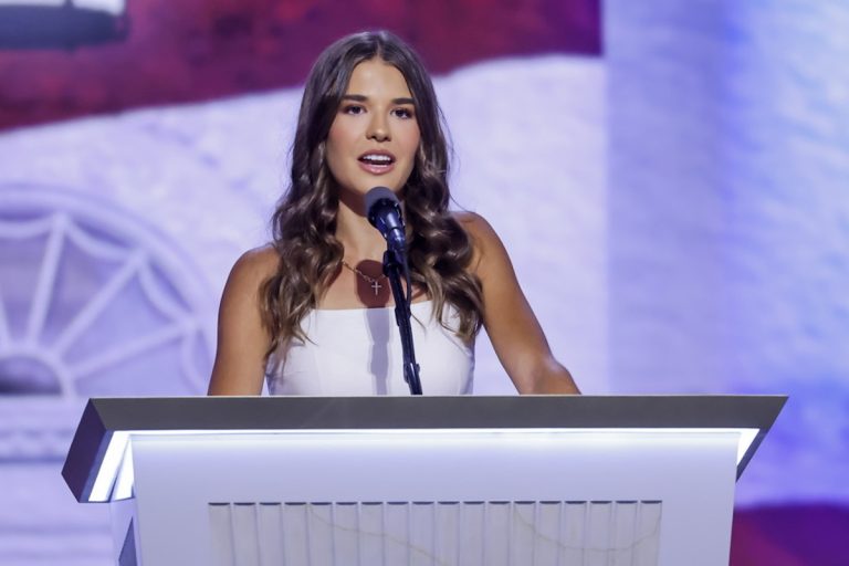 Ντόναλντ Τραμπ: Η εγγονή του έγινε 18 ετών – Η ανάρτηση και το «χρόνια πολλά» από την Κίμπερλι Γκιλφόιλ