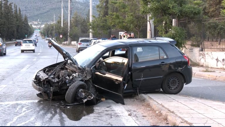 Κατεχάκη: Αυτοκίνητο έπεσε σε κολόνα στη Λ. Κατεχάκη – Τραυματίστηκε ο οδηγός
