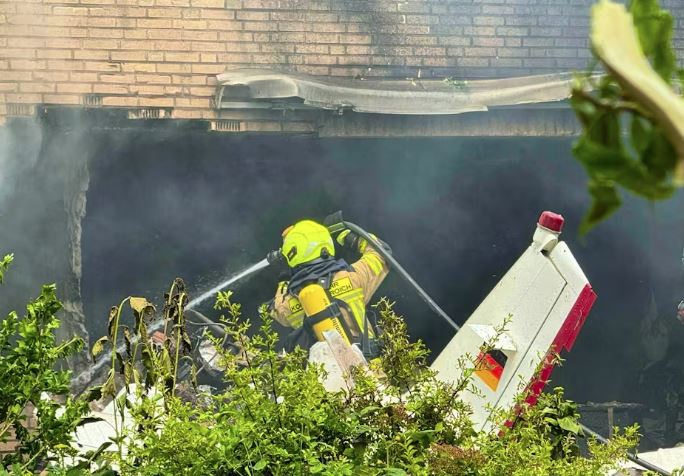 Γερμανία: Μικρό αεροσκάφος συνετρίβη σε κτήριο – Δύο νεκροί