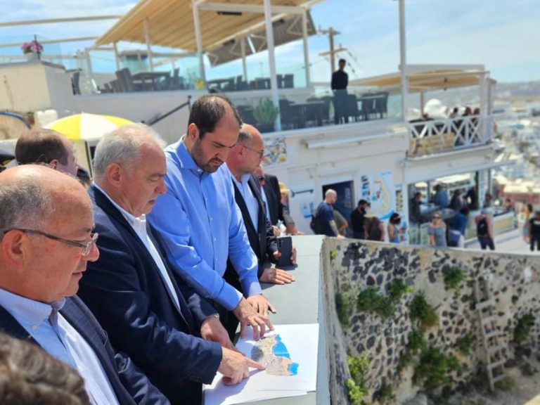Επίσκεψη του Υπουργού Κλιματικής Κρίσης και Πολιτικής Προστασίας στη Σαντορίνη