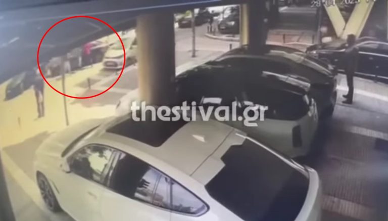 Θεσσαλονίκη: Χτύπησαν τον 36χρονο γιατρό μπροστά  στον γιο του για ένα κόκκινο φανάρι – Η στιγμή του ξυλοδαρμού