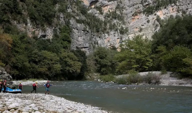 Άρτα: Διασωληνωμένα στην Πάτρα μεταφέρονται τα δύο παιδιά