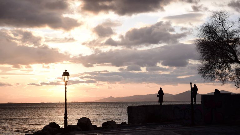 Νεφώσεις και τοπικές βροχές σε όλη τη χώρα, σε Κρήτη και Δωδεκάνησα πιο έντονα τα φαινόμενα – Μικρή άνοδο της θερμοκρασίας