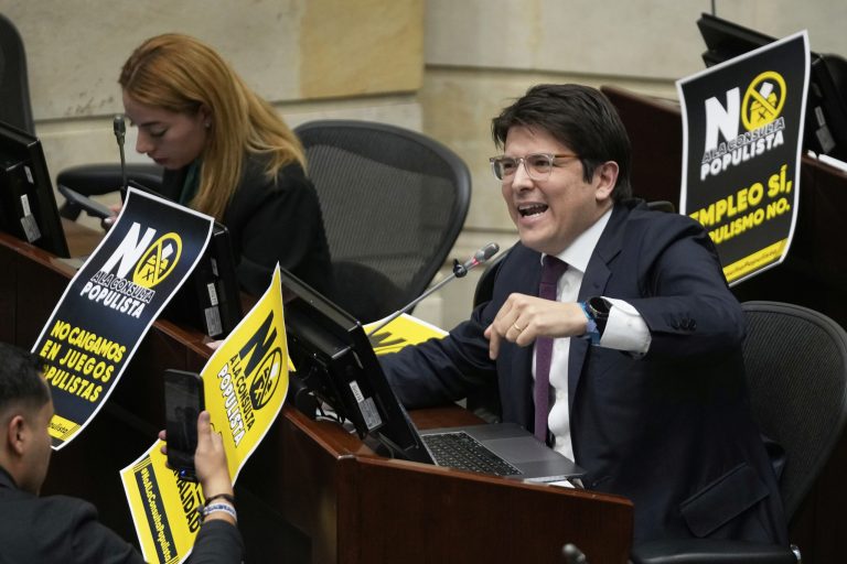 Κολομβία: Ο υποψήφιος για την προεδρία Μιγκέλ Ουρίμπε πυροβολήθηκε στη Μπογοτά – Κρίσιμη η κατάστασή του