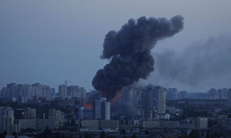 Ρωσία: Ουκρανική επίθεση με μη επανδρωμένο αεροσκάφος προκαλεί πυρκαγιά σε χημικό εργοστάσιο στην περιοχή Τούλα – Δυο τραυματίες