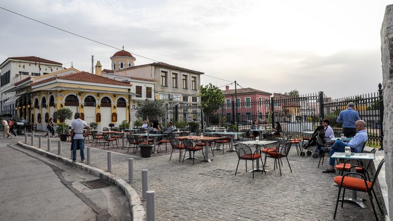 Συνελήφθησαν πέντε αλλοδαποί πορτοφολάδες στην Πλάκα – Στόχος τους ήταν τουρίστες