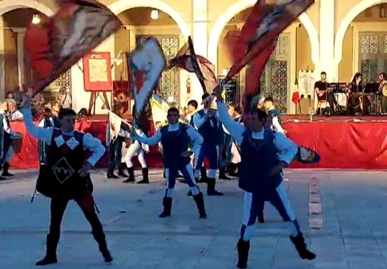 Τα μεσαιωνικά έθιμα της Ζακύνθου-  Η μεγάλη παρέλαση των ομάδων και αγώνες δεξιοτεχνίας που εντυπωσιάζουν