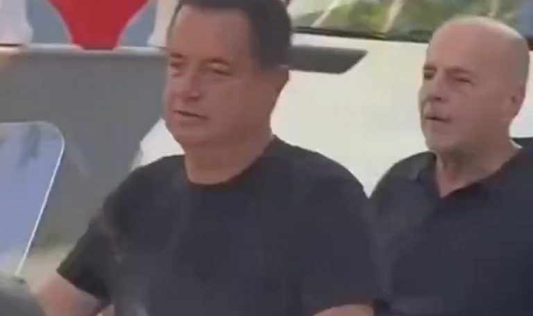 Aτζούν Ιλιτζαλί και Γιάννης Αλαφούζος εμφανίστηκαν σε μηχανή χωρίς κράνη στην Κωνσταντινούπολη