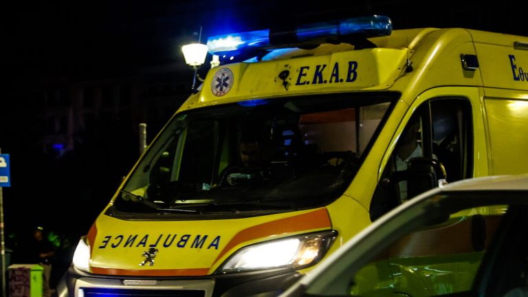 Πάτρα: Νεκροί σε τροχαίο δύο νέοι – Η μηχανή τους «καρφώθηκε» σε αυλή σπιτιού