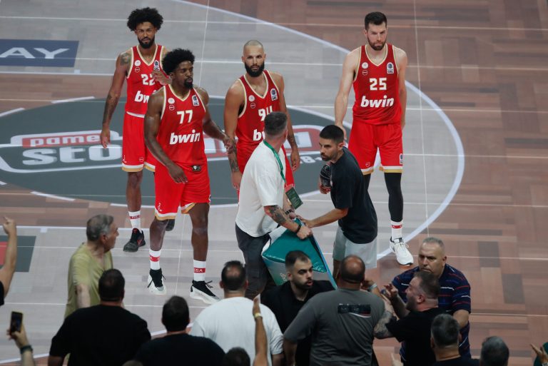 Παναθηναϊκός – Ολυμπιακός: «Νικήτρια» η τοξικότητα σε εξέδρες και παρκέ – Η «φωτεινή» εξαίρεση στη «ζούγκλα»