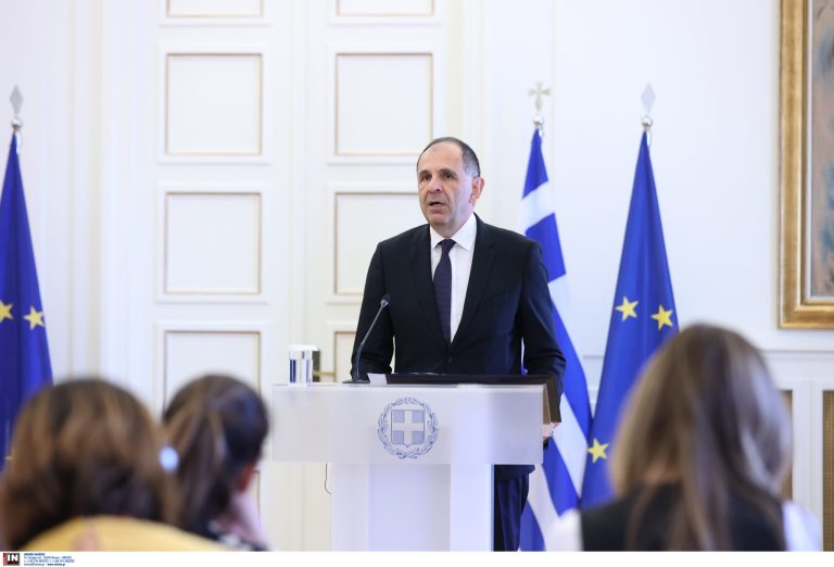 Γεραπετρίτης στο Παρίσι – Κρίσιμη διμερής συνάντηση με τον Γάλλο ΥΠΕΞ