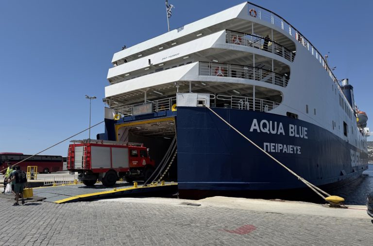 Φωτιά στη Χίο: Η SeaJets έστειλε άλλα δύο πλοία της με ισχυρές πυροσβεστικές δυνάμεις και οχήματα