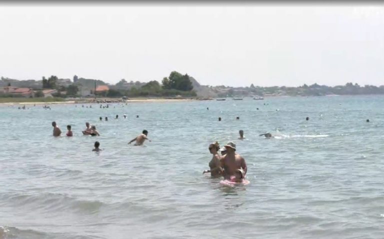 «Πλημμύρισαν» οι παραλίες της Χαλκιδικής – Προβληματισμός στους επαγγελματίες του τουρισμού για τις εξελίξεις στη Μέση Ανατολή