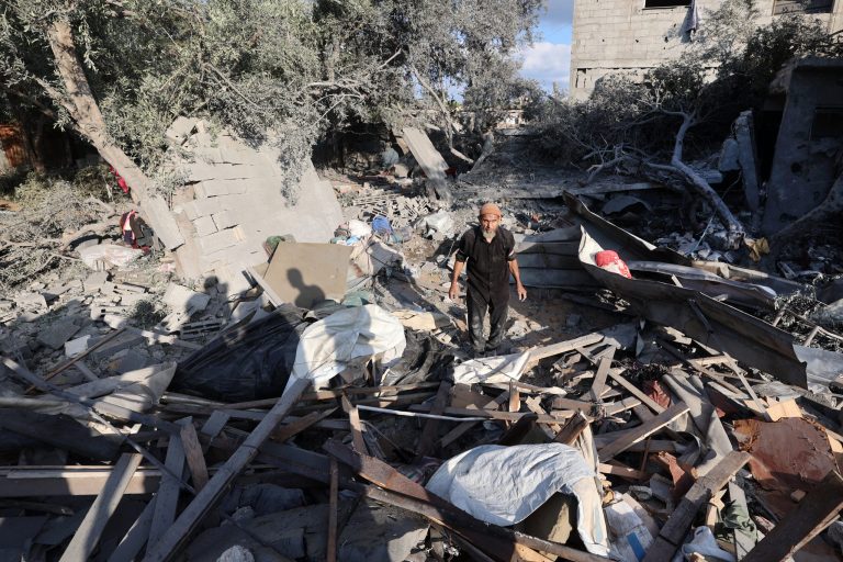 Γάζα: Η Υπηρεσία Πολιτικής Άμυνας ανακοίνωσε ότι τουλάχιστον 27 Παλαιστίνιοι σκοτώθηκαν από ισραηλινά πλήγματα