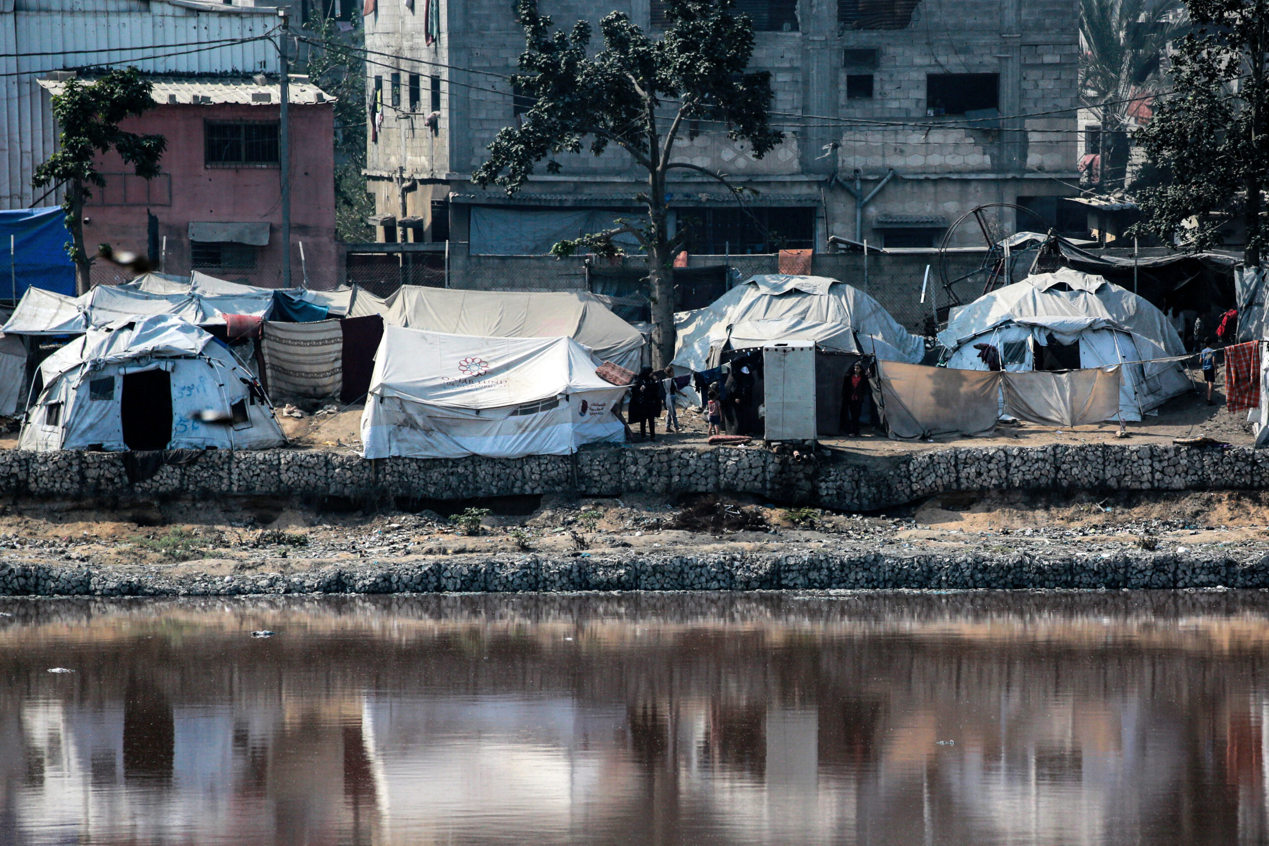 PALESTINIAN-ISRAEL-CONFLICT-GAZA-DISPLACED-WASTE-SEWAGE