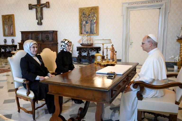 Συνάντηση Εμινέ Ερντογάν με Πάπα – Πότε σχεδιάζεται η επίσκεψη του Λέοντα ΙΔ’ στην Τουρκία