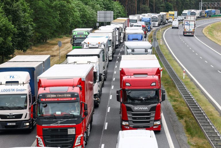 Βουλγαρία: Πινακίδες σε όλη τη χώρα θα προειδοποιούν για τον κίνδυνο μεταφοράς μεταναστών
