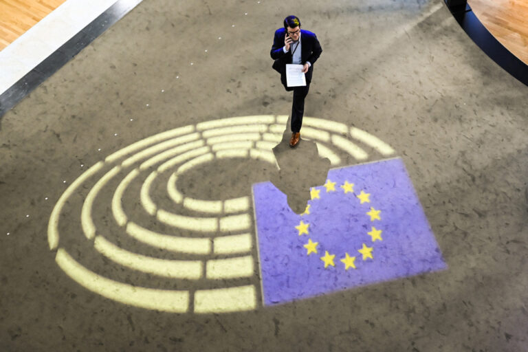 ΕΕ: Χαιρετίζει τη δέσμευση της Ουκρανίας να προστατεύσει τις υπηρεσίες καταπολέμησης της διαφθοράς