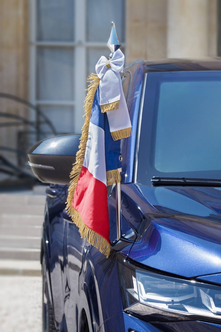 To νέο κινητό γραφείο στο Μέγαρο των Ηλυσίων