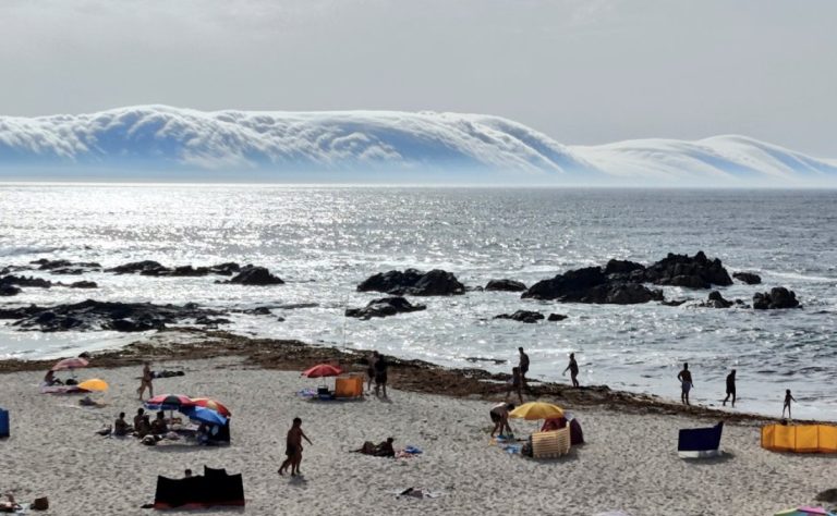 Πορτογαλία: «Τσουνάμι» από σύννεφα – Μετεωρολογικό φαινόμενο που εντυπωσιάζει