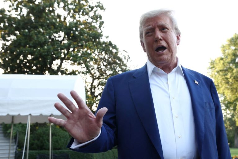 Εμπορικός Πόλεμος ΗΠΑ – ΕΕ: Τελεσίγραφο Τραμπ και Απειλές για Δασμούς 30%