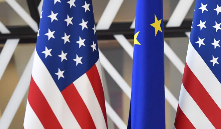 ΗΠΑ: Αμερικανοί αξιωματούχοι είναι καθ’ οδόν για τη Σκωτία για συνομιλίες με στελέχη της ΕΕ – Αισιοδοξία ότι θα επιτευχθεί εμπορική συμφωνία