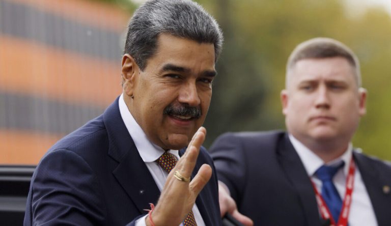 Ο πρόεδρος Μαδούρο ανακοινώνει πως η Chevron έλαβε πράσινο φως από τις αρχές των ΗΠΑ να ξαναρχίσει τη δραστηριότητα της στη Βενεζουέλα