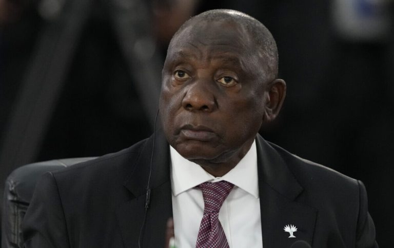 Νότια Αφρική: Ο πρόεδρος Ραμαφόσα αποπέμπει αμφιλεγόμενη υπουργό