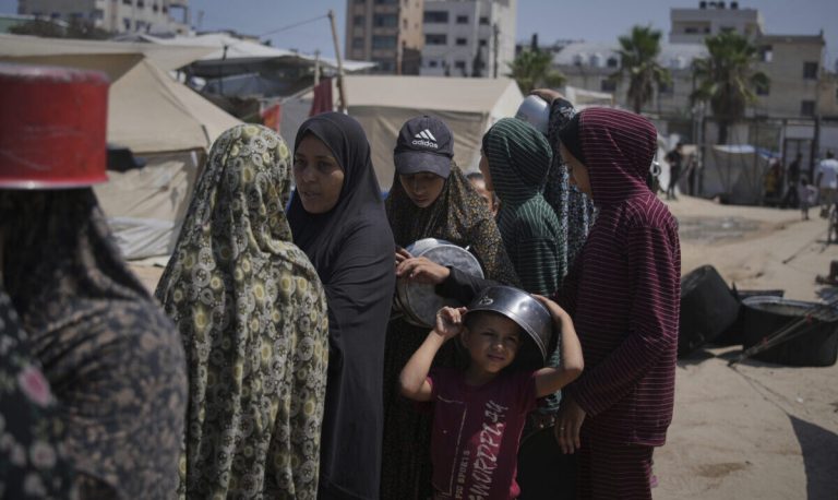 Μεσανατολικό: Παλαιστινιακές πηγές επιβεβαίωσαν ότι ξεκίνησαν οι ρίψεις ανθρωπιστικής βοήθειας στη Γάζα