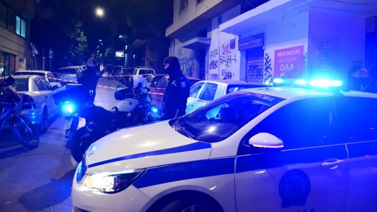 Ωτοστόπ τρόμου στα Χανιά: Οδηγός αρνήθηκε να αφήσει φοιτήτριες – Εμβόλισε περιπολικά και συνελήφθη με τον πατέρα του