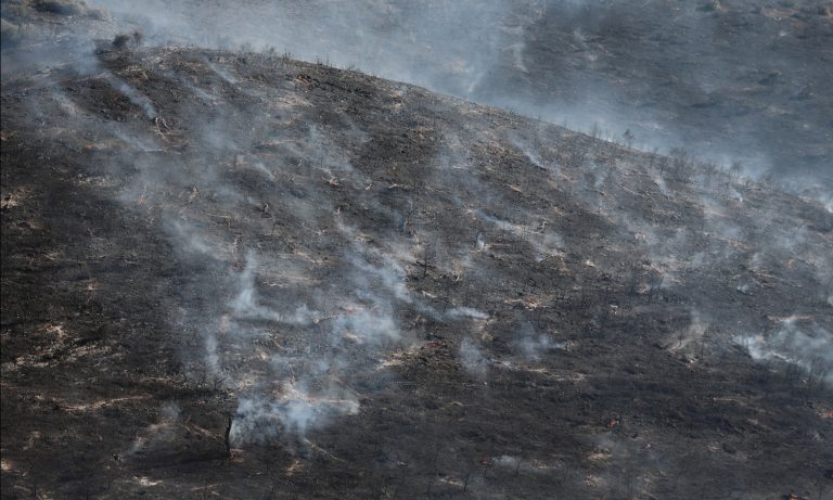 Λάρισα: Υπό έλεγχο η μεγάλη φωτιά στα ορεινά των Φαρσάλων