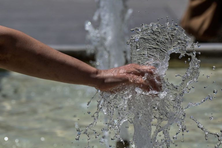 Καύσωνας: Τους 43,4 βαθμούς Κελσίου χτύπησε ο υδράργυρος – «Ψήθηκαν» ανατολική Στερεά, Αττική, Πελοπόννησος, Μακεδονία και Θράκη