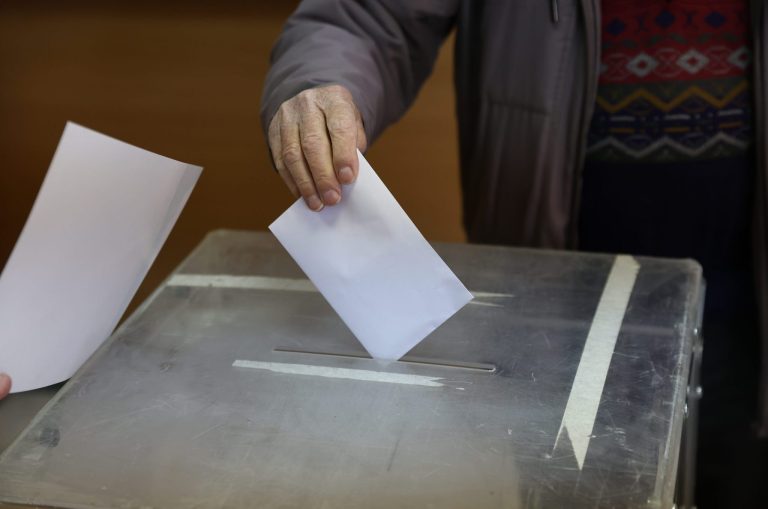 Μπρος στο απειλητικό φάσμα της ακυβερνησίας