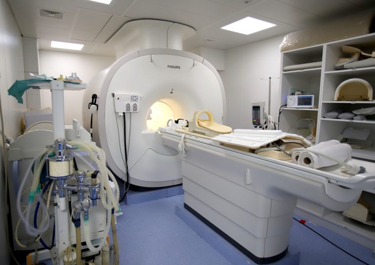 Νέα Υόρκη: Μαγνητικός τομογράφος «ρούφηξε» 61χρονο που φορούσε μεταλλικό κολιέ