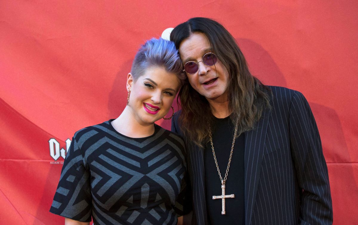 FILE PHOTO: Musician Osbourne and his daughter Kelly pose at the 10th Annual MusiCares MAP Fund Benefit concert at Club Nokia in Los Angeles Κέλι και Όζι Όσμπορν