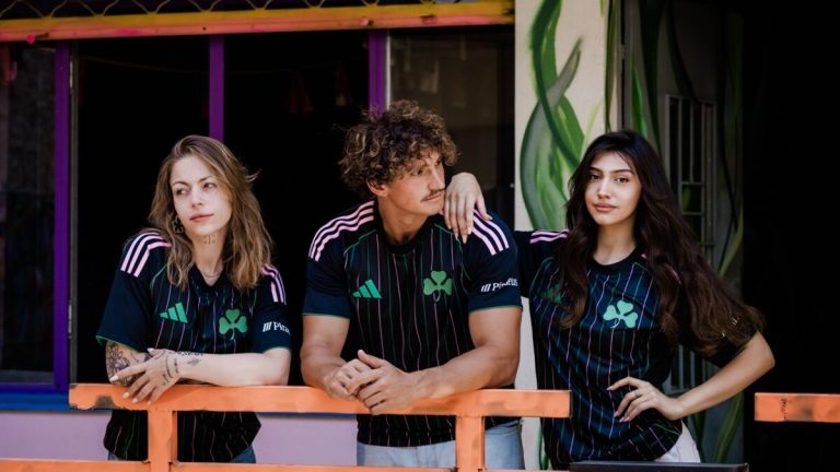 Διχάζει η τρίτη φανέλα του Παναθηναϊκού – Αντιδράσεις για τις ροζ ρίγες