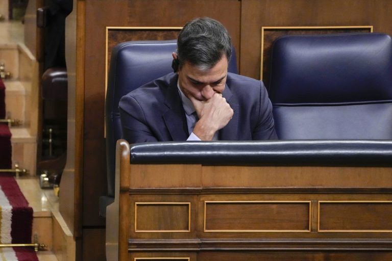 Ισπανία: Νέο σκάνδαλο για την κυβέρνηση Σάντσεθ – Επανέρχεται το αίτημα για πρόωρες εκλογές