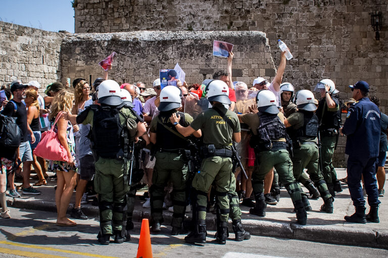 Η ΕΛΑΣ για το επεισόδιο στο λιμάνι της Ρόδου: Οι αστυνομικοί ενήργησαν στο πλαίσιο των αρμοδιοτήτων τους