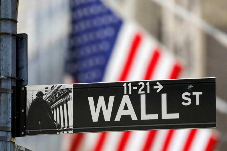 Wall Street: Ο S&P 500 κλείνει με μικρές αλλαγές, καθώς η εμπορική συμφωνία της ΕΕ δεν κατάφερε να πυροδοτήσει το ράλι