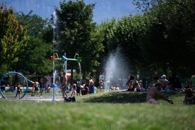 Γαλλία: Καύσωνας έως 42°C – 12 περιοχές σε κόκκινο συναγερμό