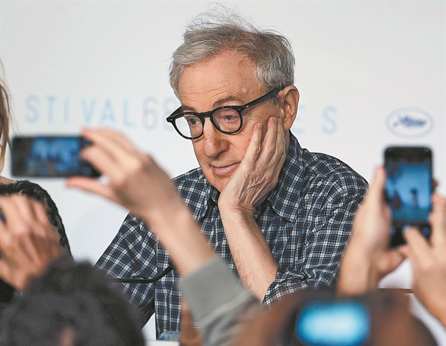Αντιδράσεις για την παρουσία του Γούντι Άλεν σε φεστιβάλ της Μόσχας – Αρνήθηκε το «ξέπλυμα των ρωσικών θηριωδιών»