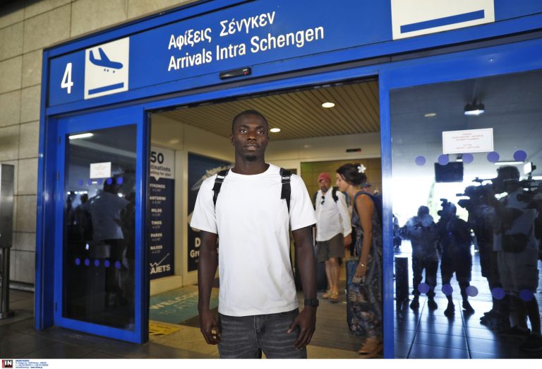 Ολυμπιακός: Στην Αθήνα ο Αμπντουλί Μανέ – «Όνειρο που θα γίνει πραγματικότητα το Champions League»