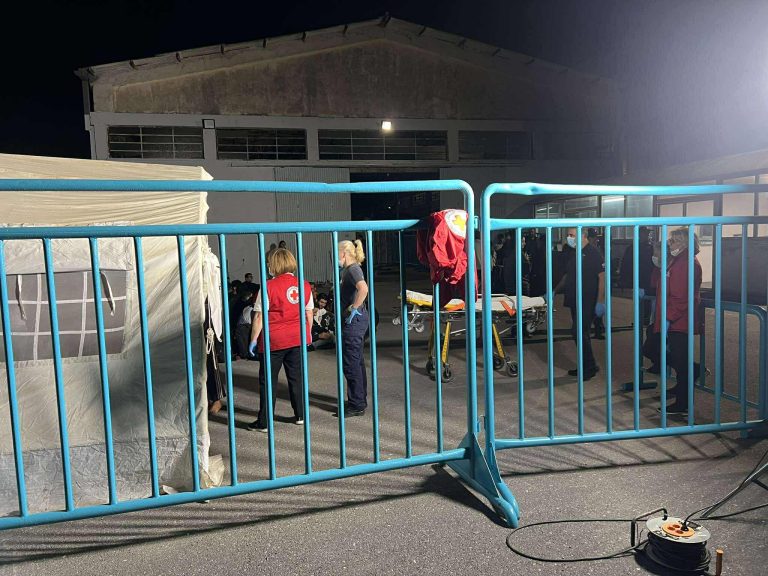 Ολοκληρώθηκε η διάσωση των 39 μεταναστών νότια της Καλαμάτας (Βίντεο)