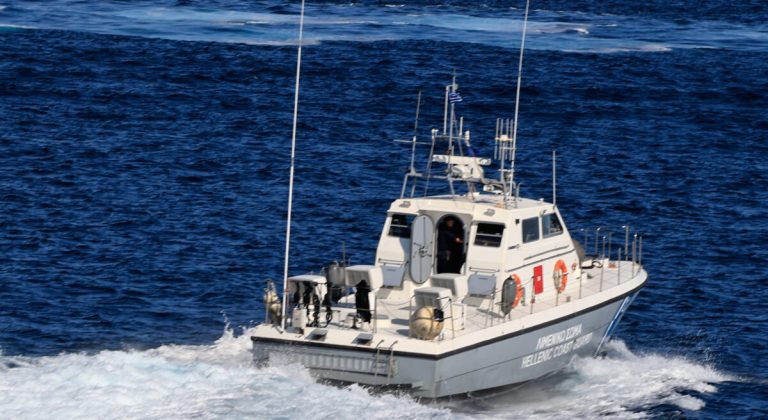 Διασώθηκαν δύο άτομα από ιστιοφόρο ανοιχτά της Μυκόνου μετά από επιχείρηση του Λιμενικού