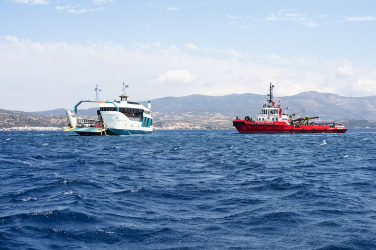 Προσάραξη φέρι: Δεν λειτούργησαν τα πηδάλια, δεν είδα την ξέρα, λέει ο καπετάνιος – Ολιγωρία από την πλοιοκτήτρια εταιρεία